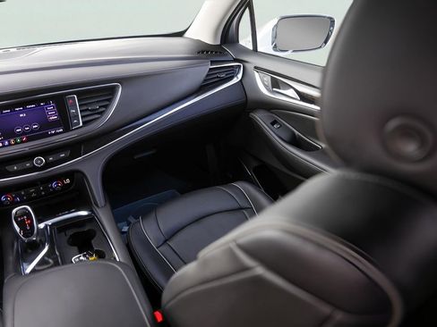 Used 2021 Buick Enclave Avenir w/ Avenir Technology Package image 31