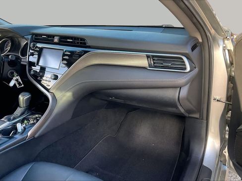 Used 2018 Toyota Camry SE FWD image 18
