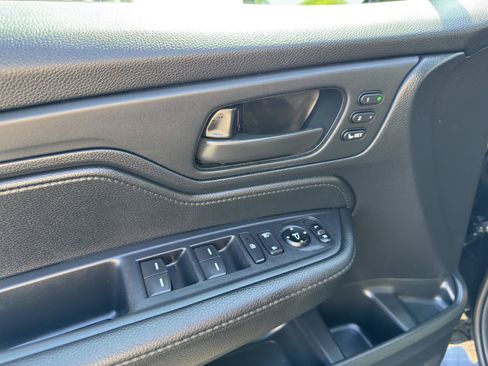 Used 2025 Honda Odyssey EX-L image 16
