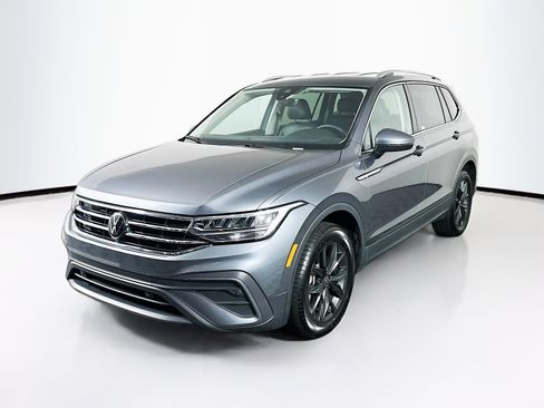 Used 2024 Volkswagen Tiguan SE image 3