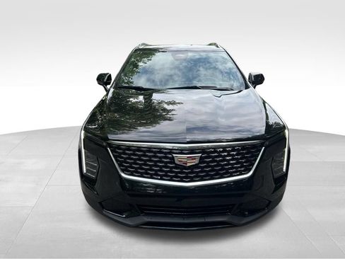 Used 2025 Cadillac XT4 Premium Luxury FWD image 9