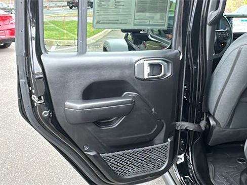 Used 2024 Jeep Wrangler Unlimited image 21
