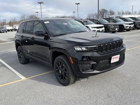 New 2025 Jeep Grand Cherokee 4WD image 2