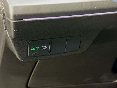 Used 2024 Audi Q4 e-tron Premium Plus w/ Premium Plus image 17