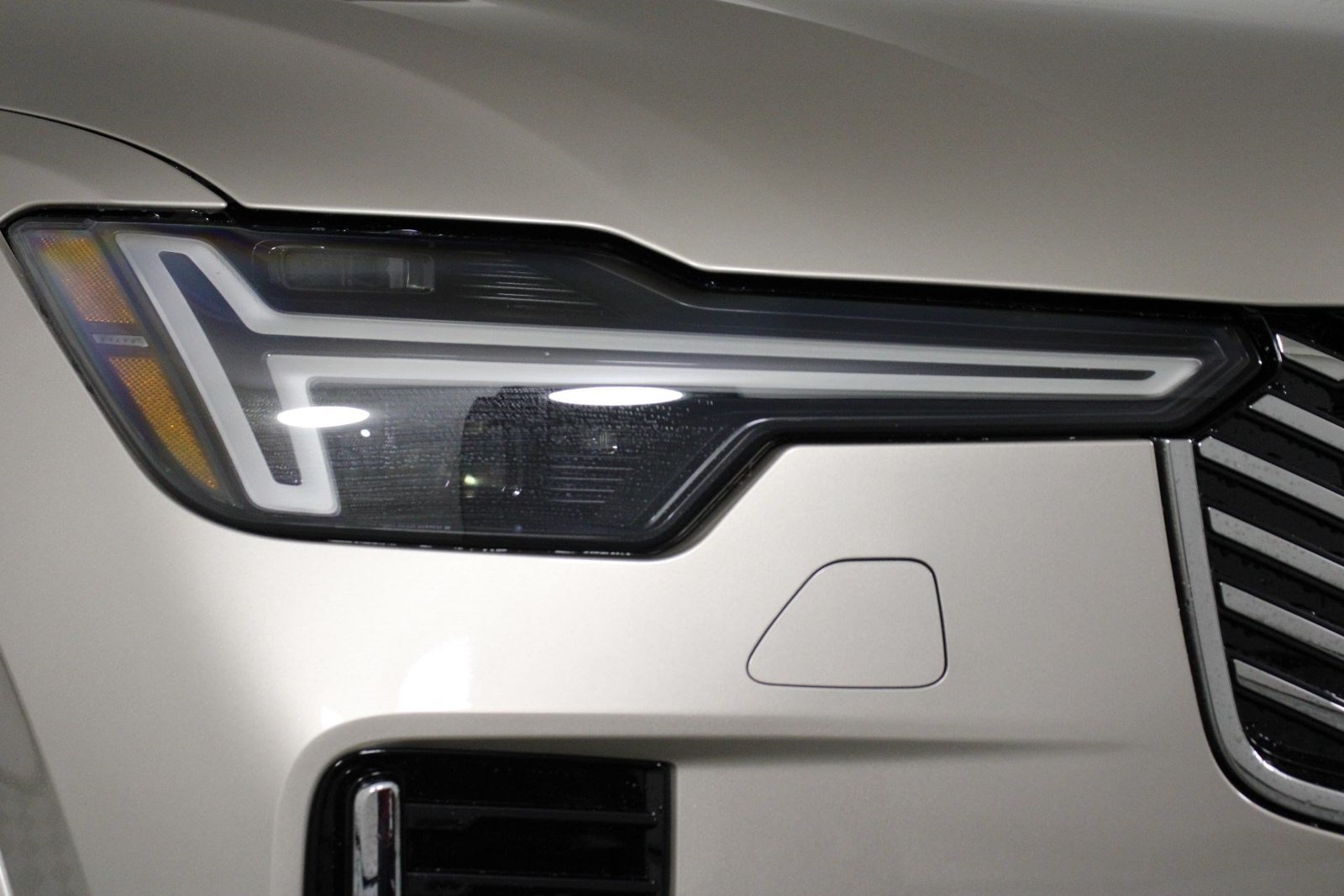 New 2026 Volvo XC90 T8 Plus w/ Protection Package Premier AWD/4WD image 14