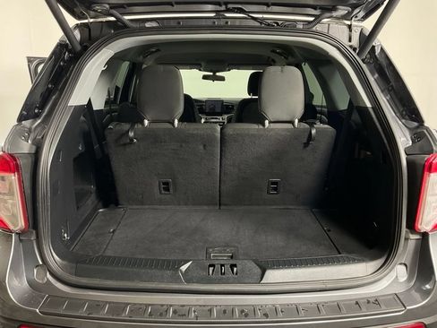 Used 2022 Ford Explorer XLT RWD image 11