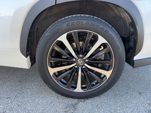 Used 2021 Toyota Highlander XSE image 9