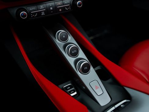 Used 2019 Ferrari Portofino RWD image 52