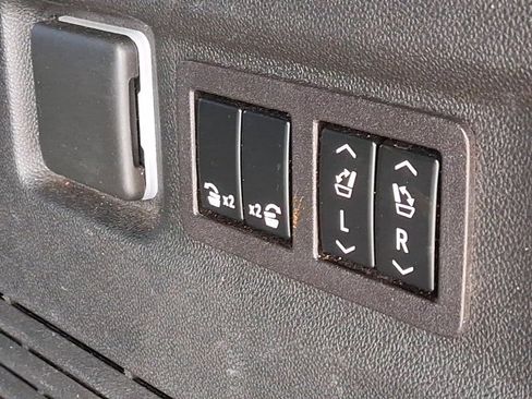 Used 2023 GMC Yukon XL Denali Ultimate image 6