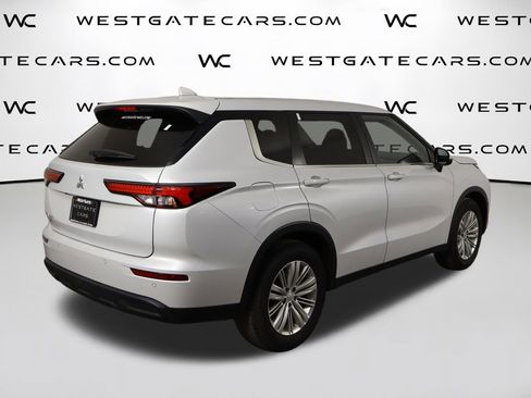 Used 2024 Mitsubishi Outlander ES image 47
