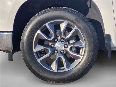 Used 2022 Chevrolet Silverado 1500 LT RWD image 24
