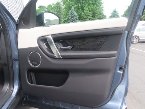 Used 2023 Land Rover Discovery Sport SE image 27