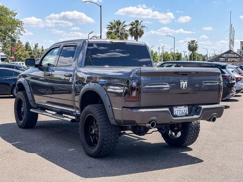 Used 2017 RAM 1500 Express RWD image 2