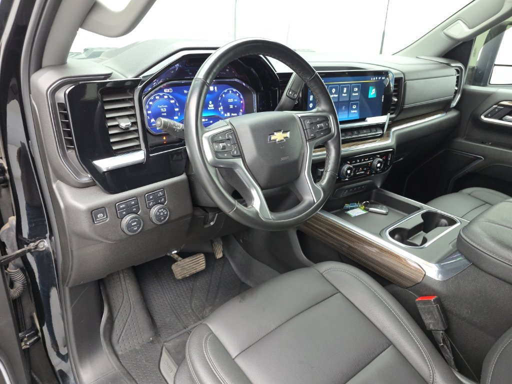 Used 2025 Chevrolet Silverado 3500 LT w/ Safety Package AWD/4WD image 17