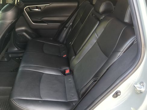 Used 2022 Toyota RAV4 XLE w/ Convenience Package FWD image 54