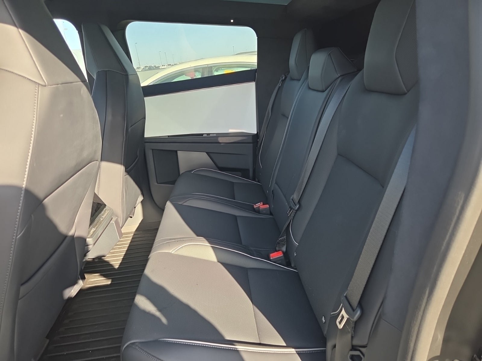 Used 2024 Tesla Cybertruck AWD Crew Cab image 4