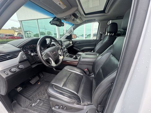 Used 2019 GMC Yukon XL SLT AWD/4WD image 6