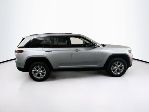 Used 2023 Jeep Grand Cherokee Limited AWD/4WD image 4