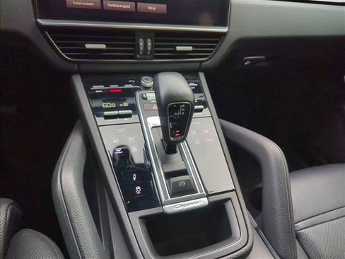 Used 2022 Porsche Cayenne Platinum Edition AWD/4WD image 7