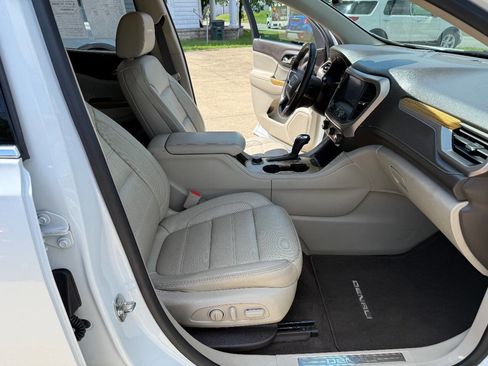 Used 2017 GMC Acadia Denali w/ Technology Package FWD image 19