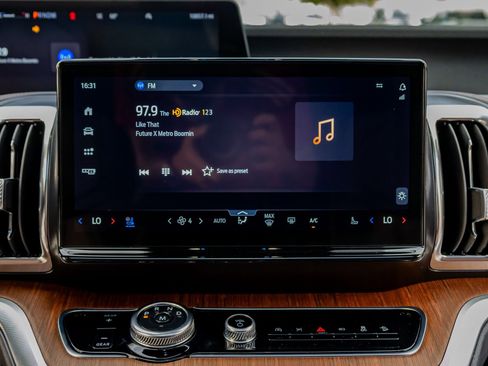 Used 2025 Ford Expedition Max King Ranch image 25