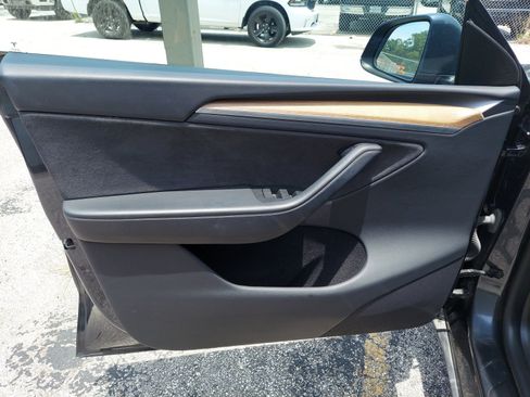 Used 2024 Tesla Model Y Long Range AWD/4WD image 26