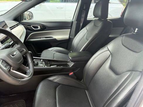 Used 2025 Jeep Compass Limited AWD/4WD image 13