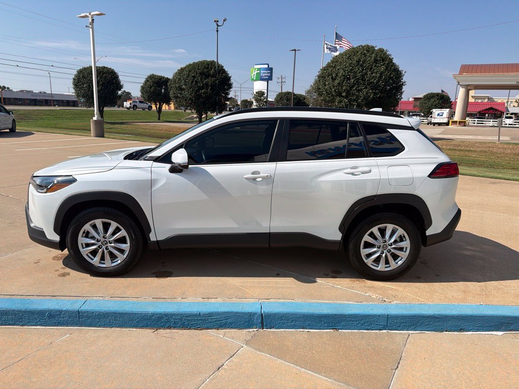 Used 2023 Toyota Corolla Cross LE FWD image 6