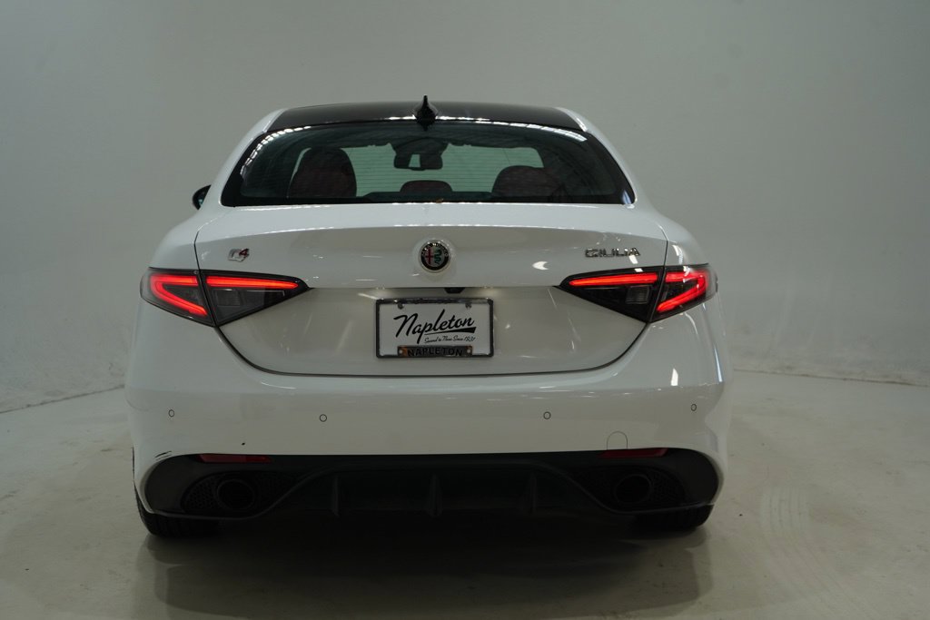 Used 2024 Alfa Romeo Giulia Veloce AWD/4WD image 6