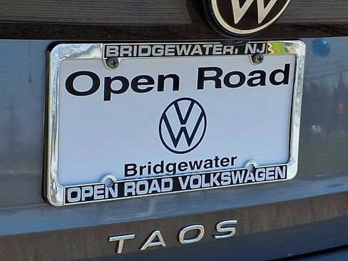 Used 2025 Volkswagen Taos SE image 30