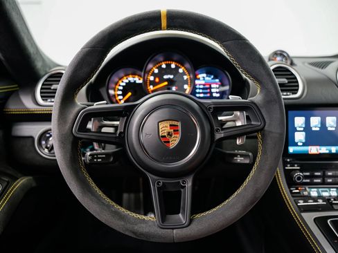 Used 2021 Porsche 718 Cayman GT4 RWD image 9