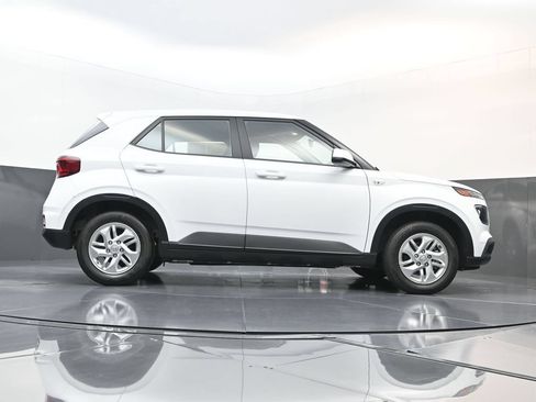 Certified 2026 Hyundai Venue SE FWD image 22