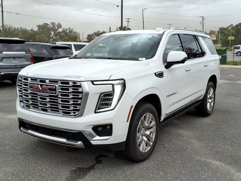 Used 2026 GMC Yukon Denali w/ Sun & Power Step Package AWD/4WD image 3