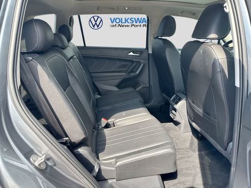 Used 2022 Volkswagen Tiguan SE w/ Panoramic Sunroof Package FWD image 27