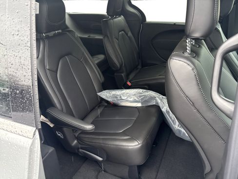 New 2026 Chrysler Voyager LX image 20