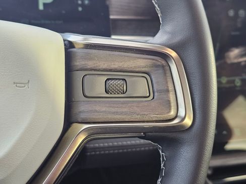 Used 2023 Rivian R1S Launch Edition image 33