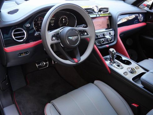 Used 2025 Bentley Bentayga Extended Wheelbase image 14