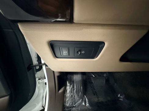 Used 2018 Land Rover Range Rover HSE image 34