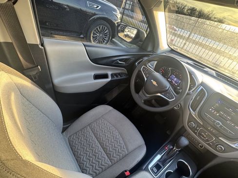 Used 2022 Chevrolet Equinox LS w/ LS Convenience Package image 12