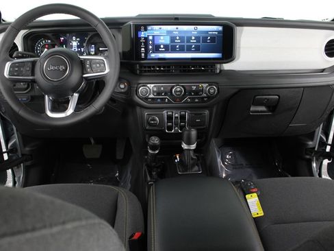 Used 2025 Jeep Wrangler Unlimited Sahara w/ Safety Group AWD/4WD image 9