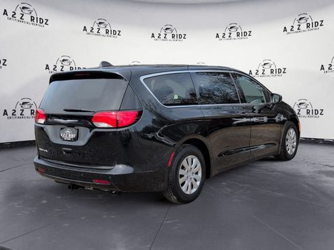 Used 2018 Chrysler Pacifica L FWD image 6