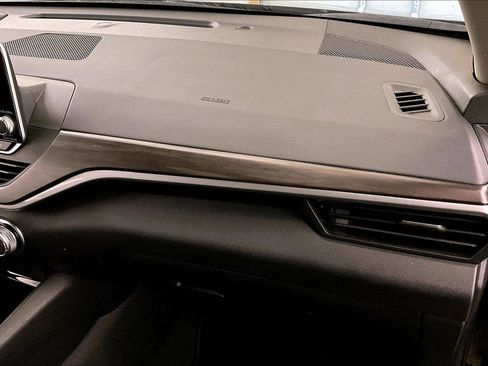 Used 2024 Nissan Altima 2.5 SV image 15