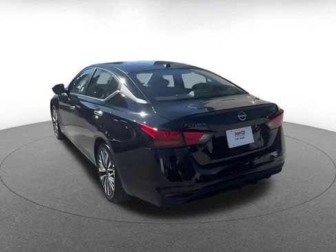 Used 2025 Nissan Altima 2.5 SV image 11