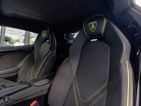 Used 2025 Lamborghini Revuelto AWD/4WD image 20