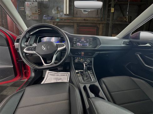 Used 2024 Volkswagen Jetta SE image 21