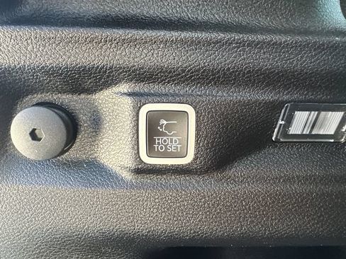 Used 2023 Jeep Grand Cherokee L Limited AWD/4WD image 15