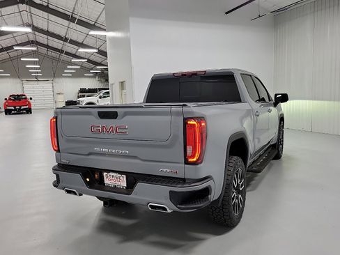 Used 2024 GMC Sierra 1500 AT4 w/ Technology Package AWD/4WD image 4