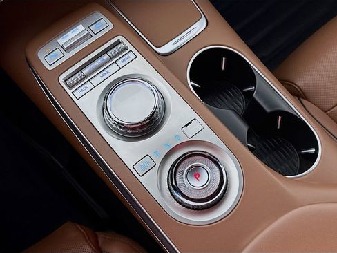 Used 2022 Genesis GV70 2.5T w/ Advanced Package image 17