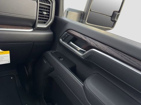 New 2026 GMC Sierra 2500 SLT w/ SLT Convenience Package image 28