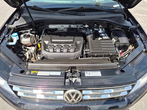 Used 2018 Volkswagen Tiguan SEL AWD/4WD image 57